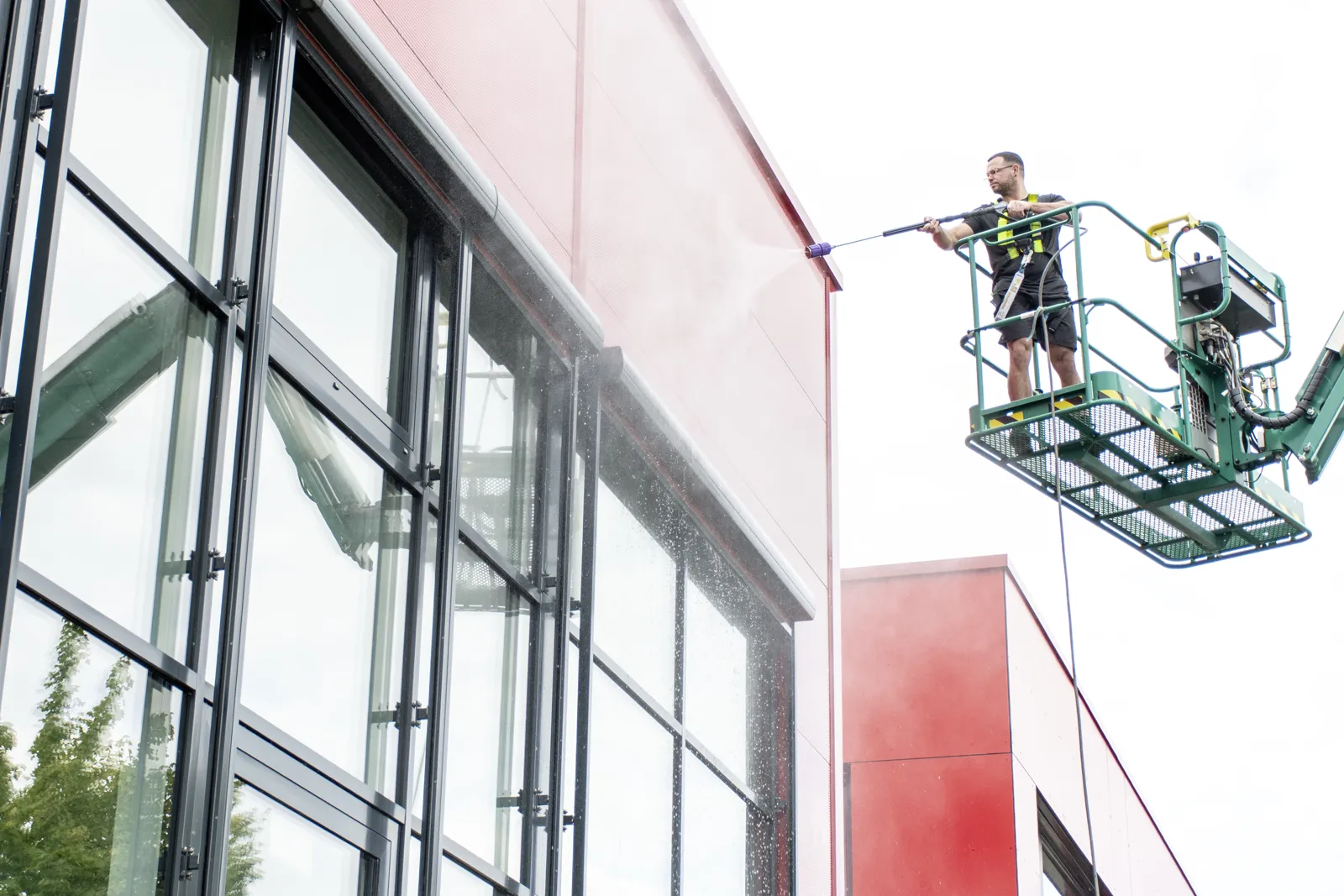 Fassaden- und Dachreinigung